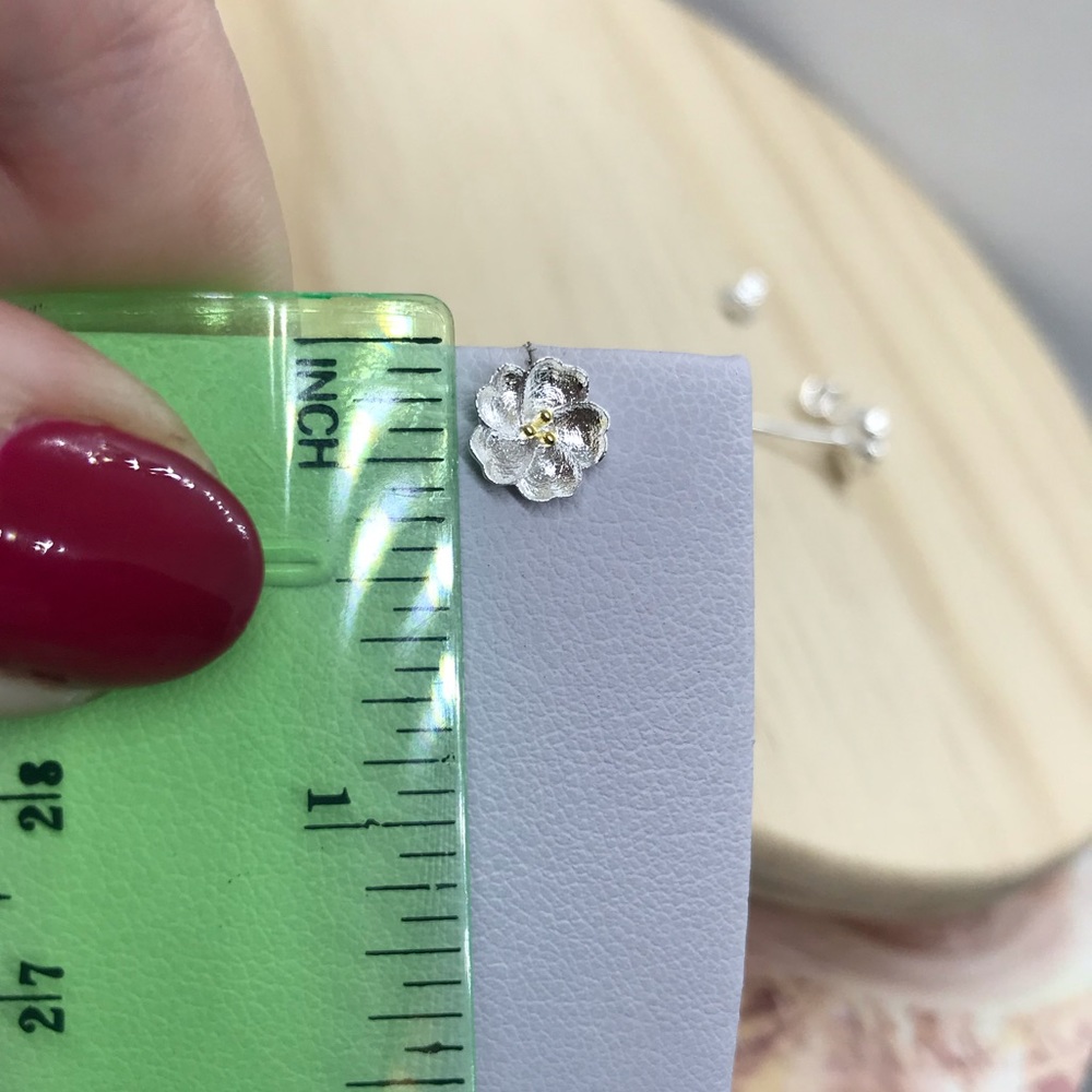 Silver Stud Flower 🌸 Earrings - Picture 3 of 3